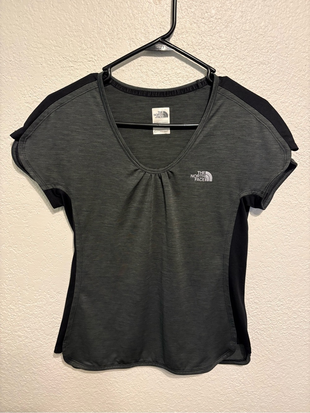 The North Face Women's Gray and Black Performance Short Sleeve Top S